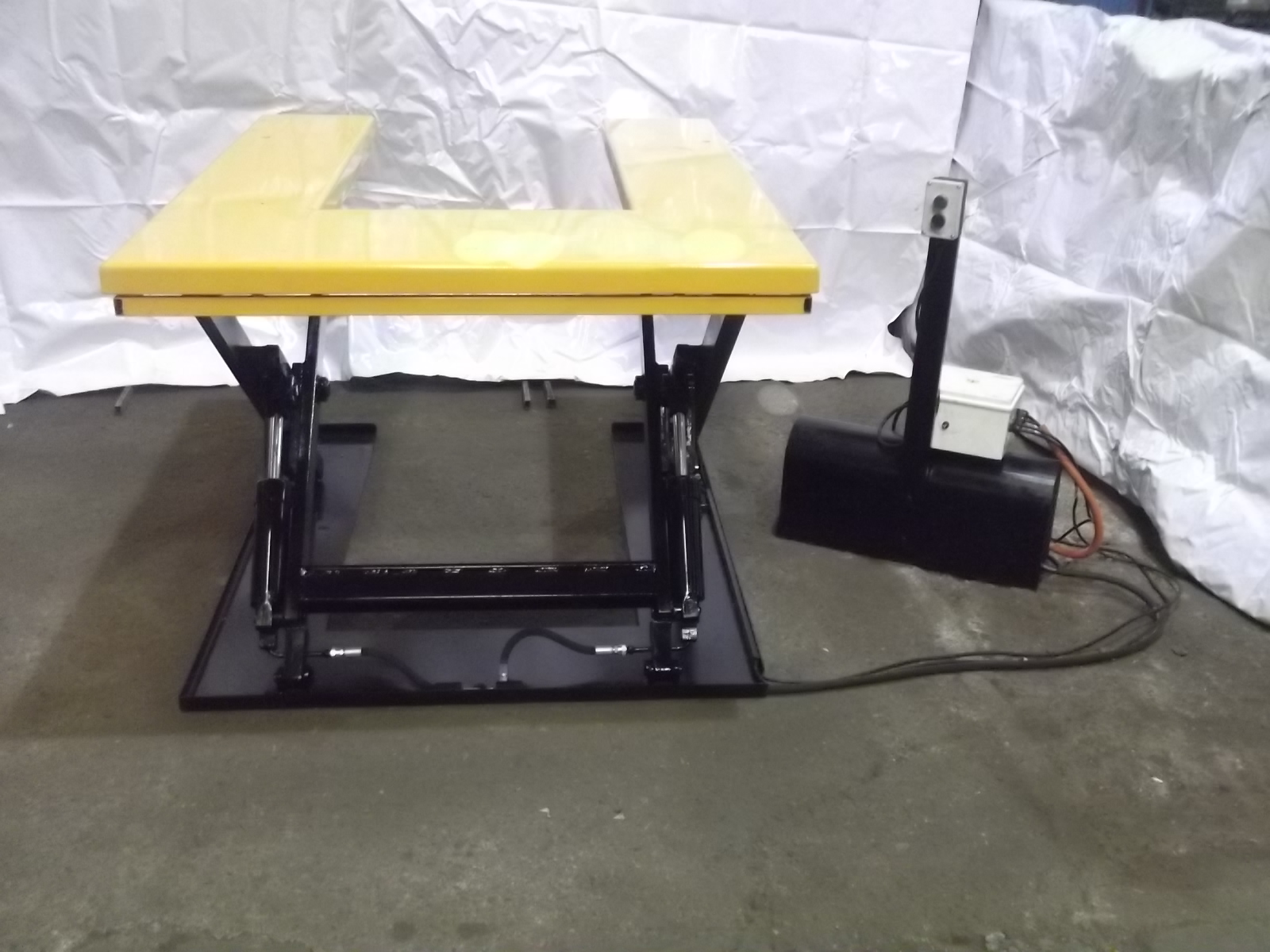 Mesa Elevadora Tipo Tijera en "U" (Hasta 1.000 kg)